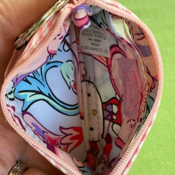 VERA BRADLEY HELLO KITTY ZIP ID CASE:NWT HELLO KITTY GINGHAM - Picture 11 of 13